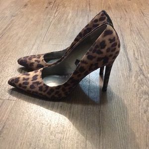 Sam & Libby leopard print pumps